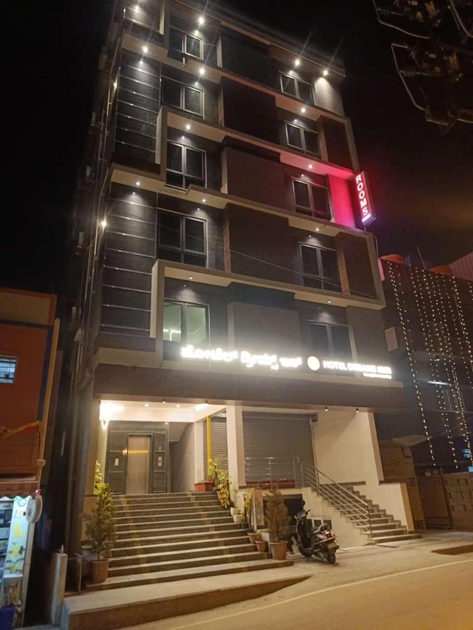 Hotel Dreams Inn Bengaluru Kültér fotó